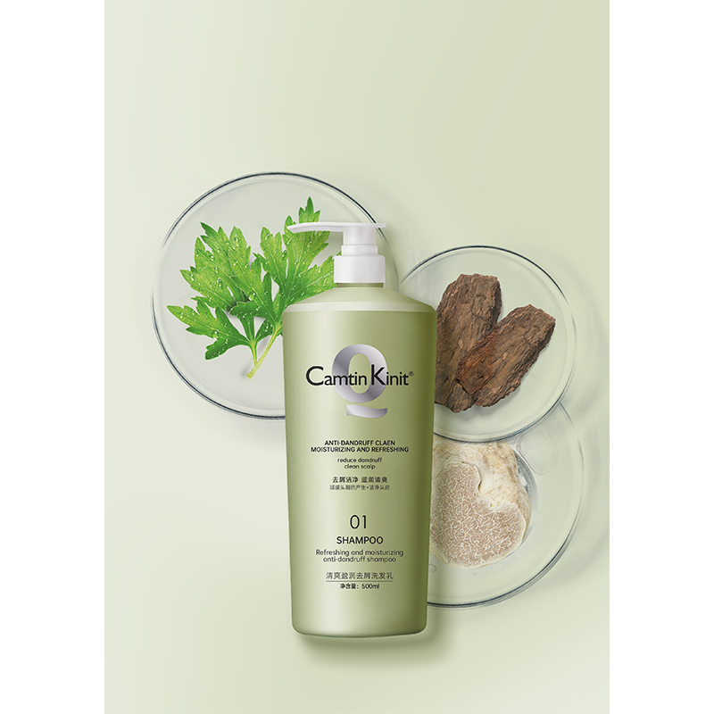 How does the Refreshing Moisturizing Anti-Dandruff Shampoo achieve a balance between cleansing and nourishing with the power of nature?